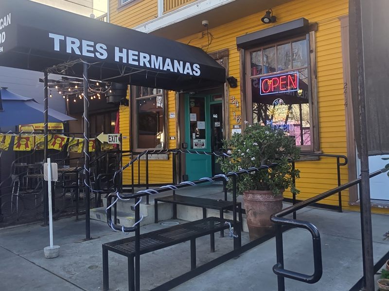 Tres Hermanas exterior